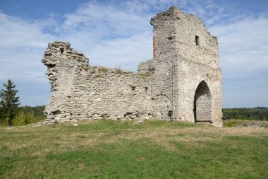 Eski kalenin giriş kulesi