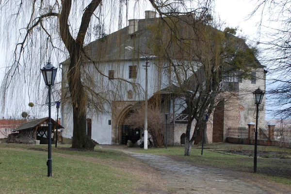 Schloss Ostrog Gesamtübersicht — Stockfoto