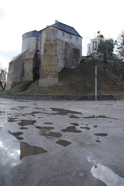 Ostrog Kalesi, genel görünüm