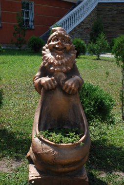 Ostroh Academy Park'taki gnome heykeli