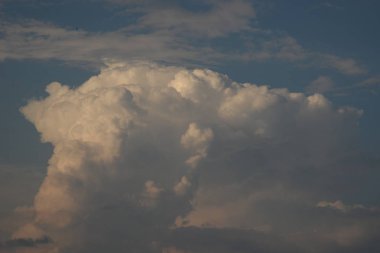 Gökyüzündeki bulutlar