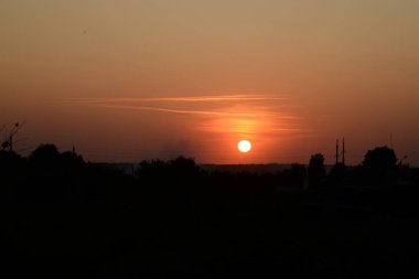 Akşam bulutlu gökyüzü, genel manzara