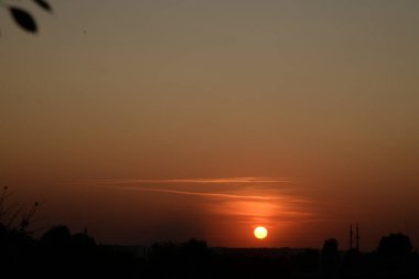 Akşam bulutlu gökyüzü, genel manzara