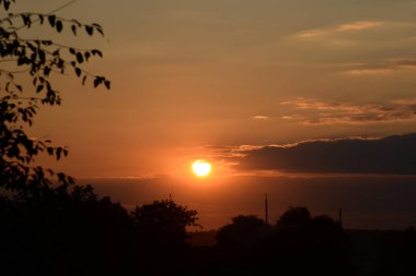 Akşam bulutlu gökyüzü, genel manzara