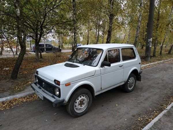 Felder Vaz 2121 Lada 4X4 — Stockfoto