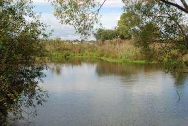 Köyün kenarındaki göl