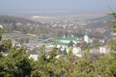 Dağlardaki eski kasaba.