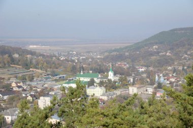 Dağlardaki eski kasaba.