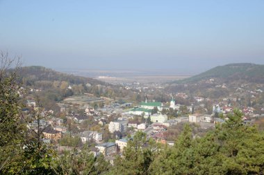 Dağlardaki eski kasaba.