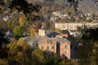Dağlardaki eski kasaba.