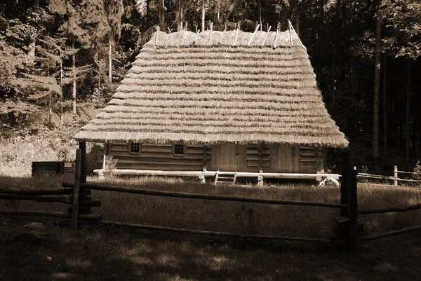 Casa Legno Nel Villaggio Ucraino — Foto Stock