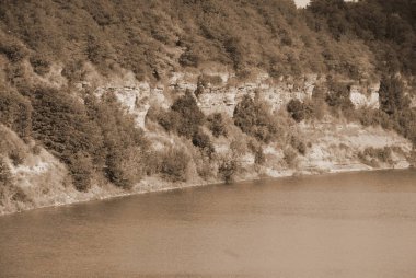    ,  Dinyester Kanyonu Dinyester Nehri tarafından oluşturulan bir kanyondur.  