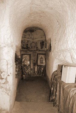 St. Michael Mağara Manastırı