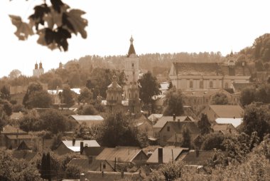   Küçük bir kasaba.