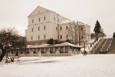 Eski Kale veya Ternopil Şatosu ulusal öneme sahip bir mimari anıttır.