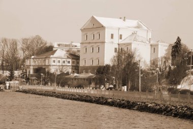 Eski Kale veya Ternopil Şatosu ulusal öneme sahip bir mimari anıttır.