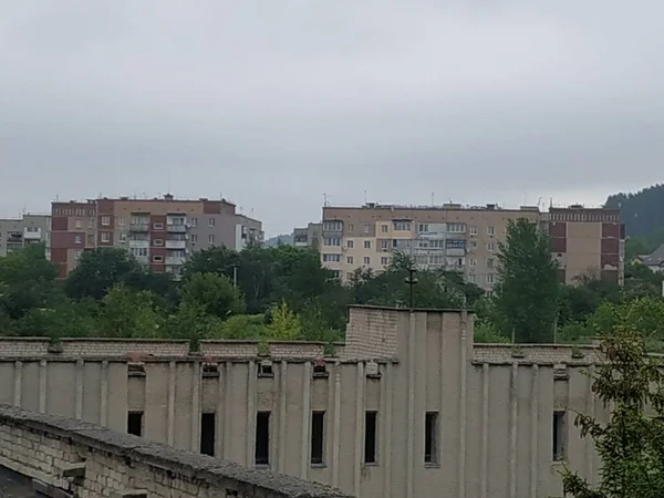 Der Blick Aus Dem Fenster Auf Die Stadt — Stockfoto