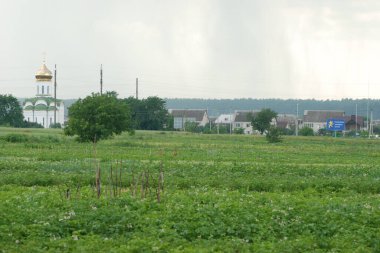  Pencereden şehre olan manzara.