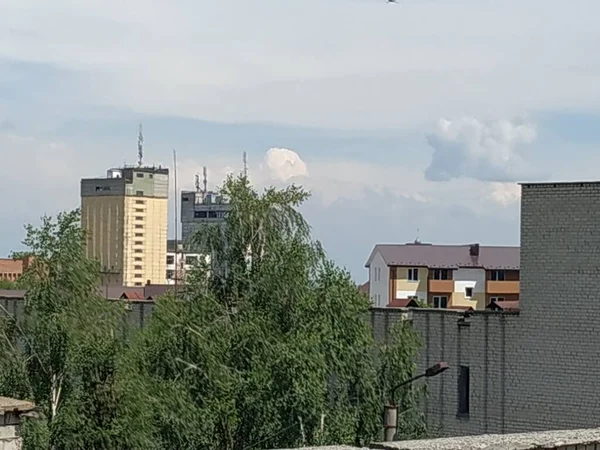 Der Blick Aus Dem Fenster Auf Die Stadt — Stockfoto