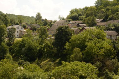 Pencereden şehre olan manzara.