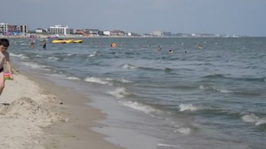 Karadeniz (Latince Rucenum mare; Bulgarca:, Gürcüce:, abh. Amshin Eia, Rusça: Romence: Marea Neagr, Kırım Tatarcası: Qara deiz, Türkçe: Karadeniz)