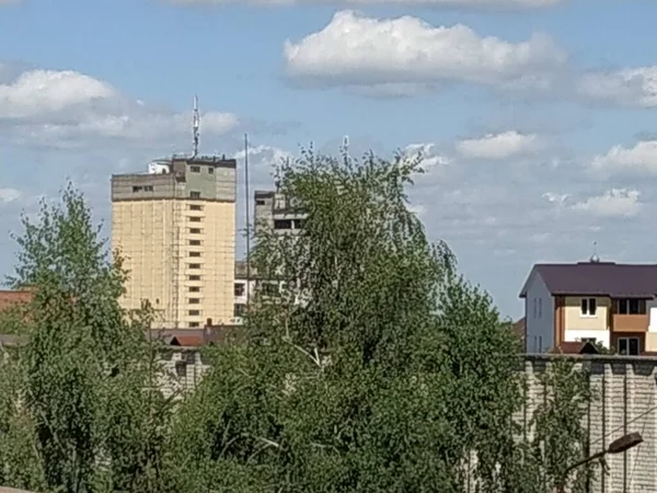 Der Blick Aus Dem Fenster Auf Die Stadt — Stockfoto