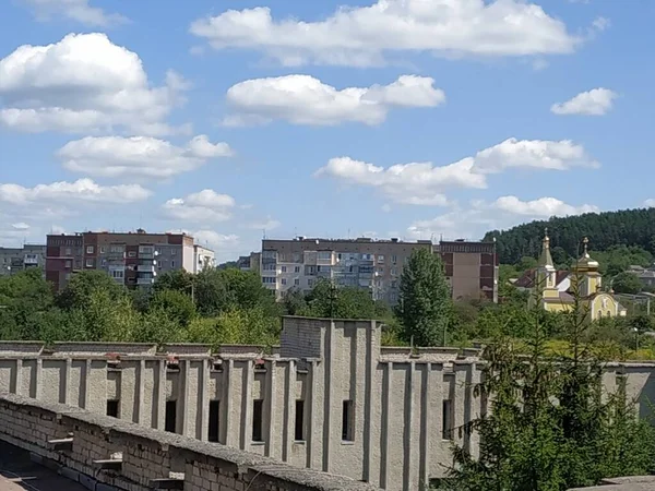 Utsikten Från Fönstret Till Staden — Stockfoto