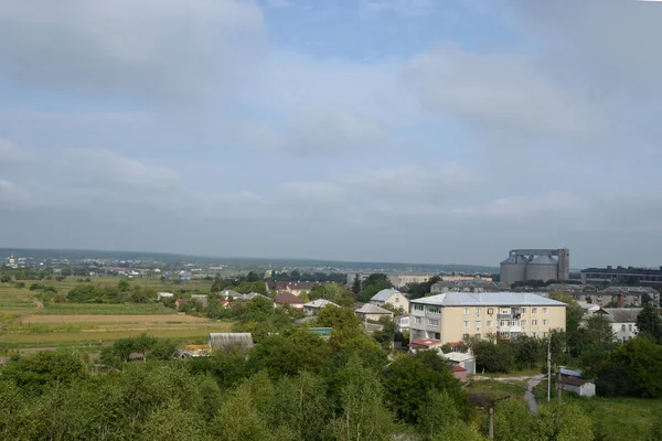 Pencereden şehre olan manzara.