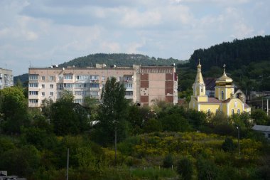 Pencereden şehre olan manzara.