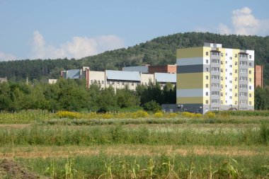 Pencereden şehre olan manzara.