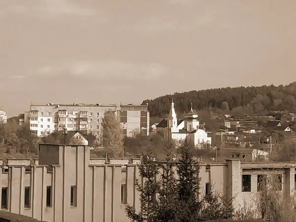 Utsikten Från Fönstret Till Staden — Stockfoto