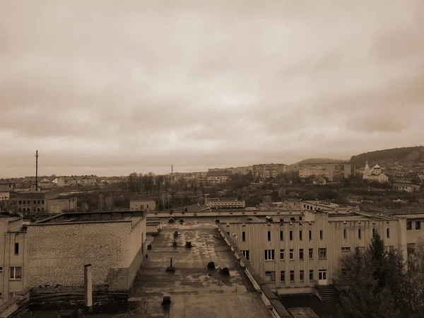 Der Blick Aus Dem Fenster Auf Die Stadt — Stockfoto