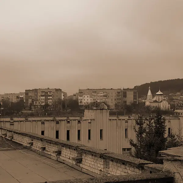 Utsikten Från Fönstret Till Staden — Stockfoto