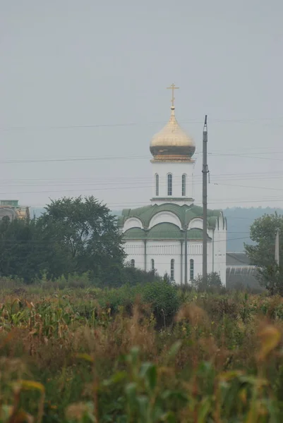 Kirche Stadtrand — Stockfoto