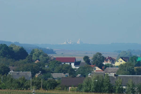 Utsikten Från Fönstret Till Staden — Stockfoto