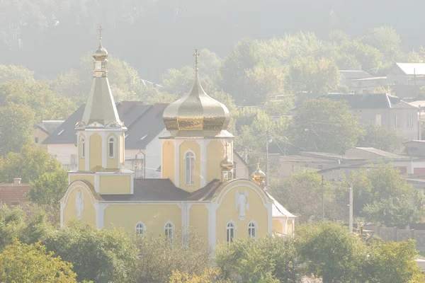 Kirche Stadtrand — Stockfoto