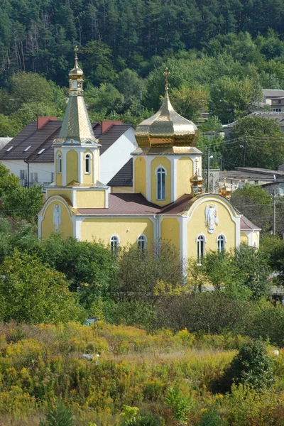 Kirche Stadtrand — Stockfoto