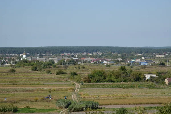 Der Blick Aus Dem Fenster Auf Die Stadt — Stockfoto