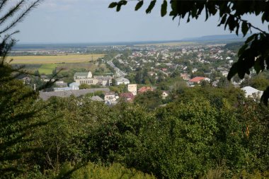 Küçük bir taşra kasabasının kenar mahalleleri.