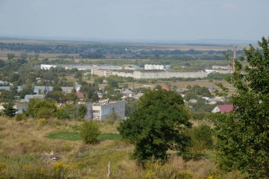 Küçük bir taşra kasabasının kenar mahalleleri.