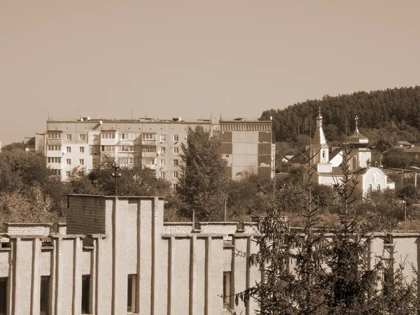 Utsikten Från Fönstret Till Staden — Stockfoto