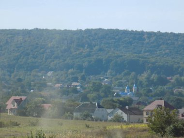  Pencereden şehre olan manzara.    