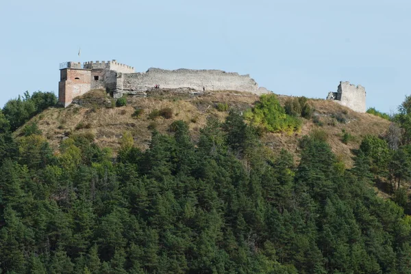 Eski kalenin savunma duvarları          