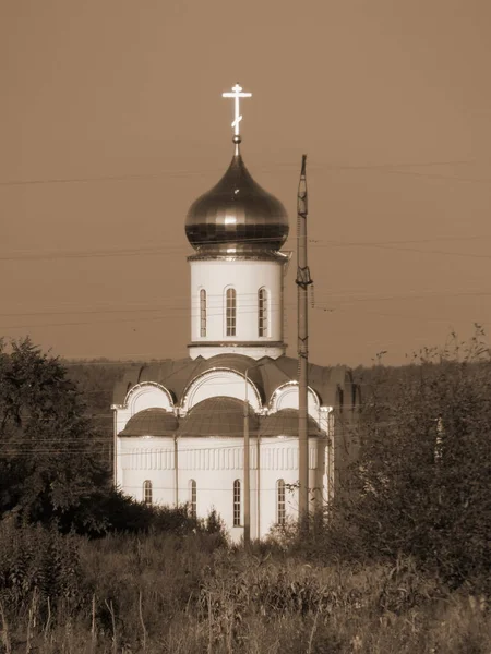 Kirche Stadtrand — Stockfoto