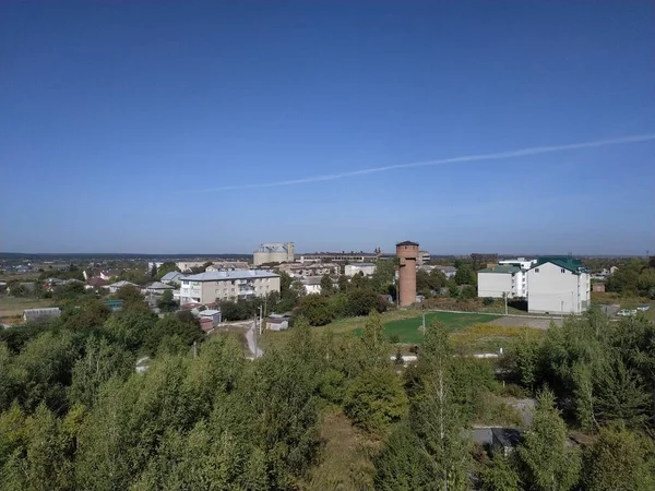 Der Blick Aus Dem Fenster Auf Die Stadt — Stockfoto