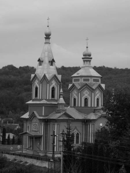 Kilise Ahşap Eski Küçük Küçük Eski Yüksek Kutsal Haç Kilisesi — Stok fotoğraf