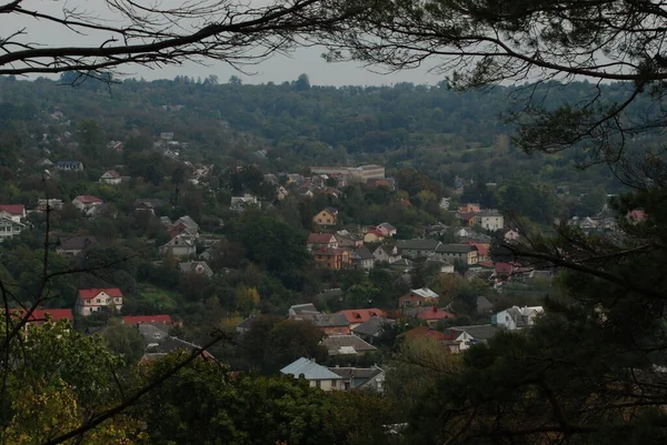 Der Blick Aus Dem Fenster Auf Die Stadt — Stockfoto