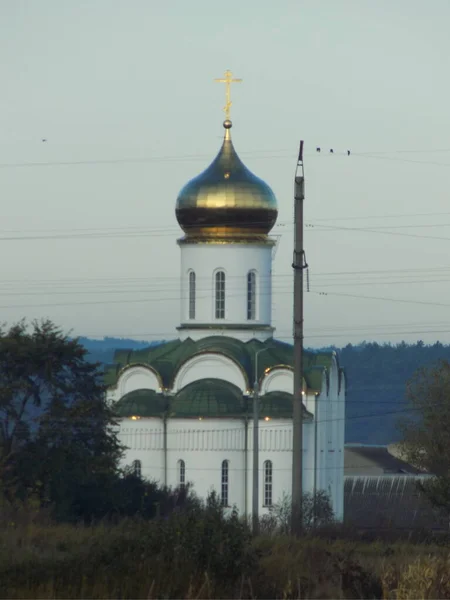 Kirche Stadtrand — Stockfoto