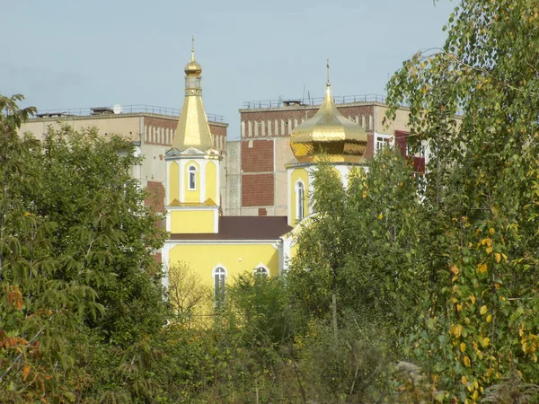 Kenar Mahallelerdeki Kilise — Stok fotoğraf