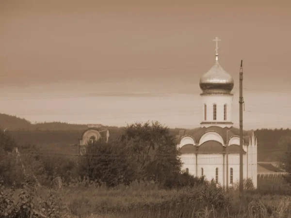 Kirche Stadtrand — Stockfoto